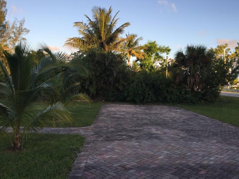 House With Pool, 10 Mins Drive To The Beach! Miami Shores Exterior foto